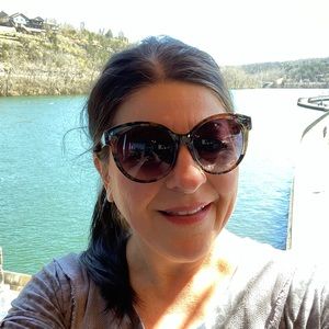 Meet your Posher, Elynn